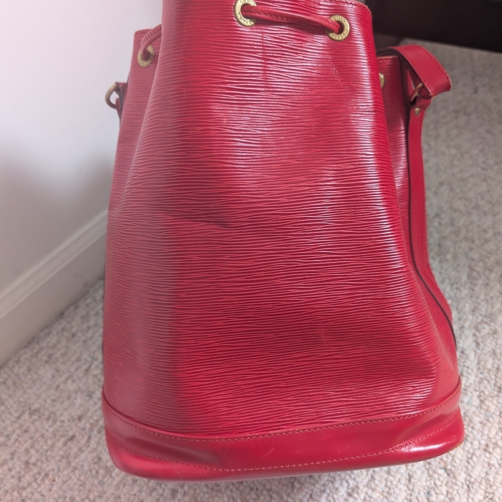 Louis Vuitton Red  Epi Noe Bucket Bag - Picture 13 of 16